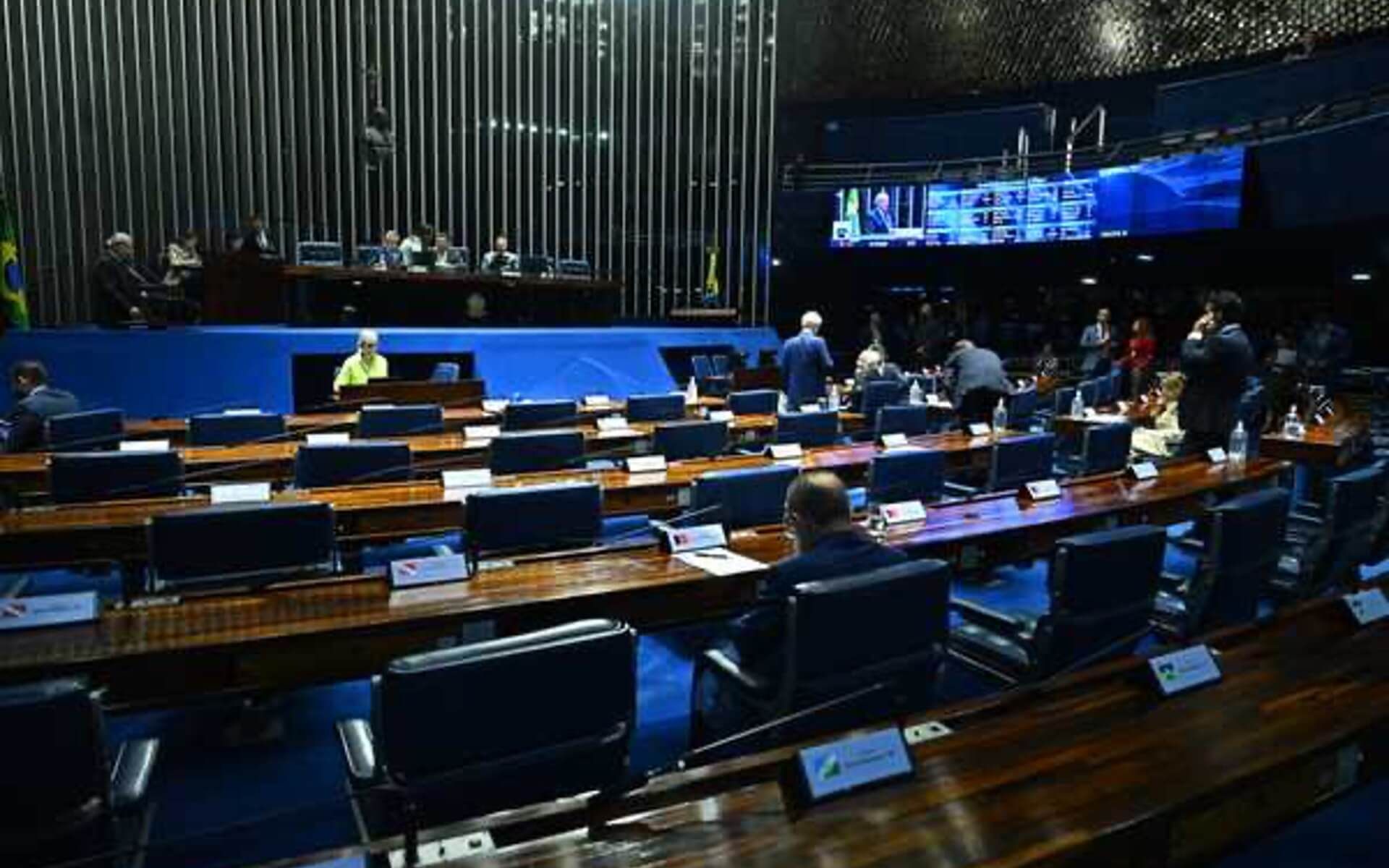 Senado aprova corte de 10% em benefícios fiscais e eleva tributos sobre bets, fintechs e JCP